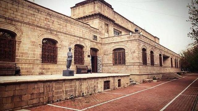 Täbriziň karton muzeýinde seýrek duş gelýän karikaturalaryň toplumy