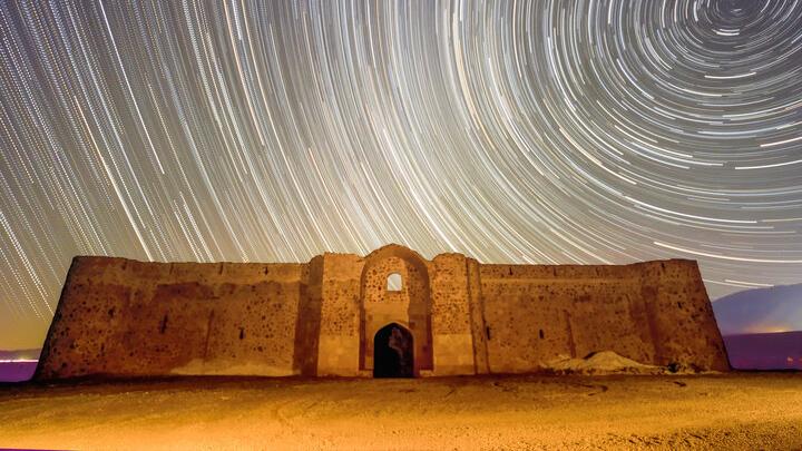 Räbat-e Gelli - reňkli daşlary bilen üýtgeşik kerwensaraý