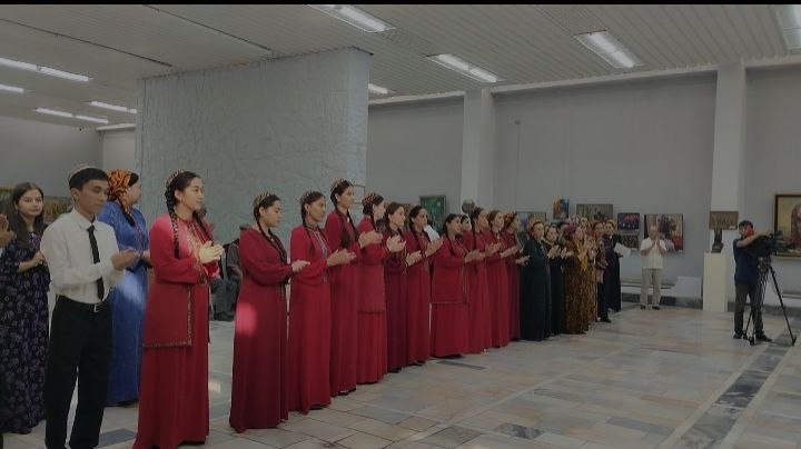 Türkmenistan  eziz Watan Garaşsyz  atly baýramçylyk sergisi açyldy