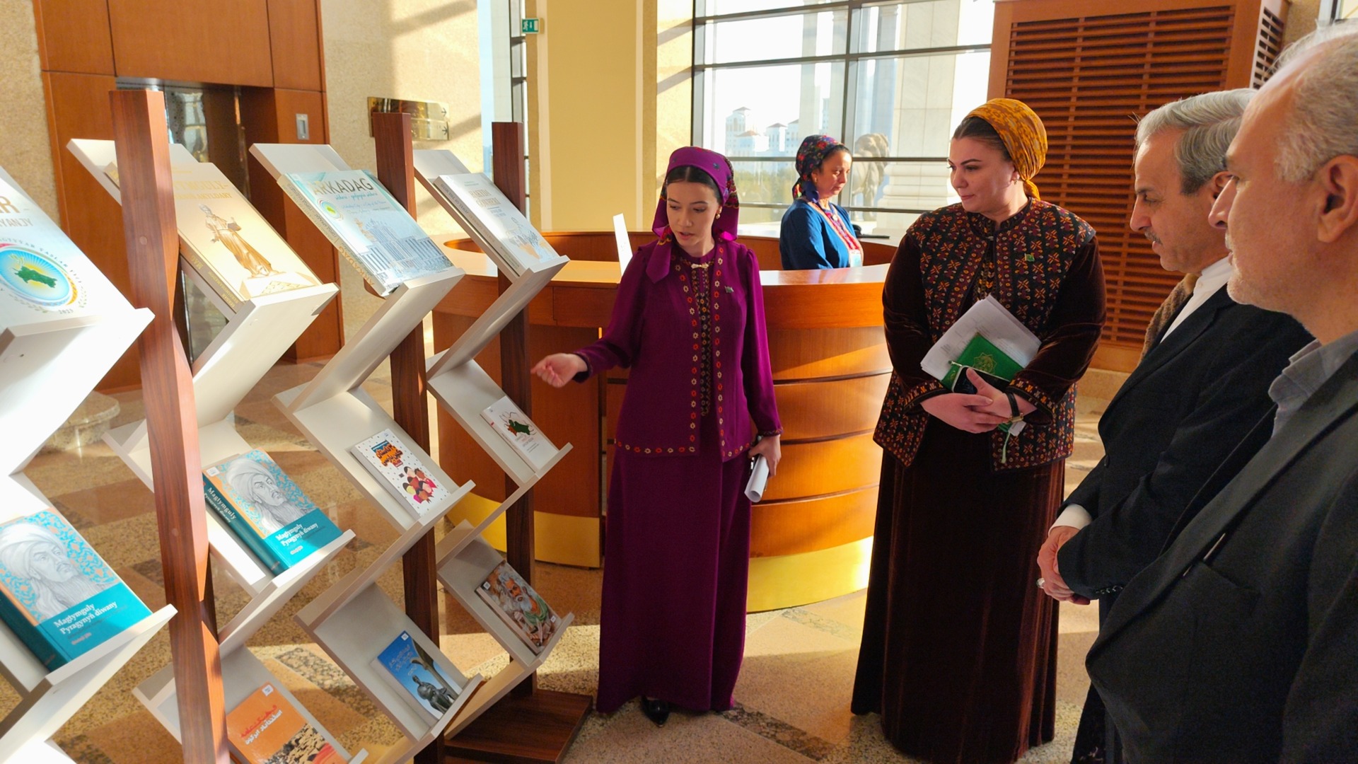 Türkmenistanyň Medeniýet Merkeziniň Döwlet Kitaphanasynyň başlygy Nurmuhammedowa Laçyn bilen duşuşyk geçirildi