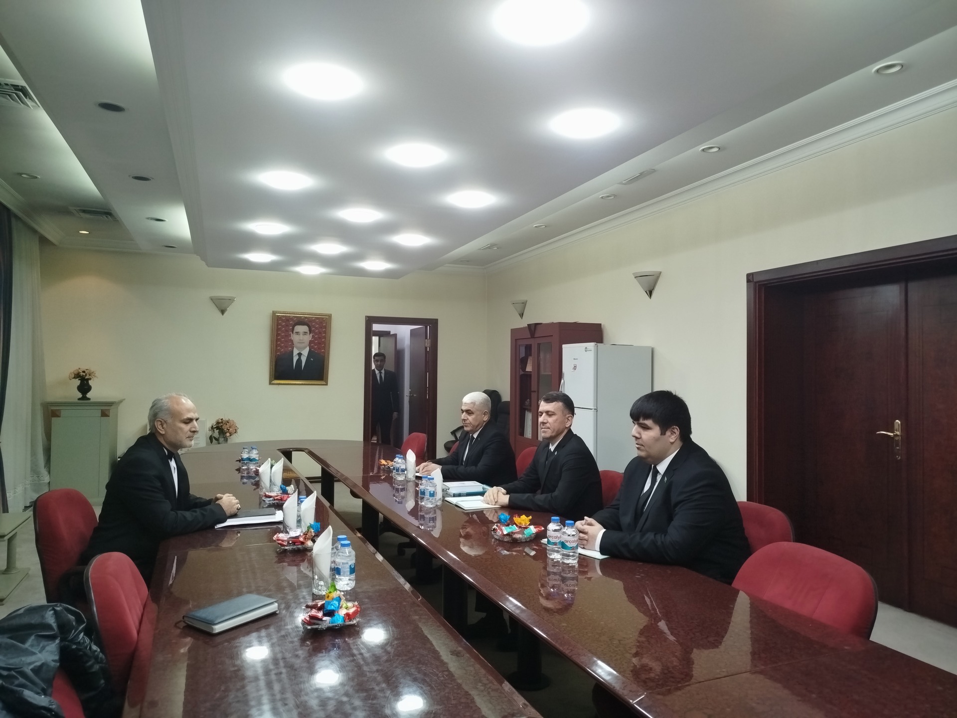 Magtymguly adyndaky dil, edebiýat we golýazmalar institutynyň başlygy Dawut Orazsähedow bilen duşuşyk geçirildi